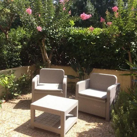 T2 Avec Terrasse, Jardinet, Piscine Et Parking Prive - - Fr-1-388-57 *
